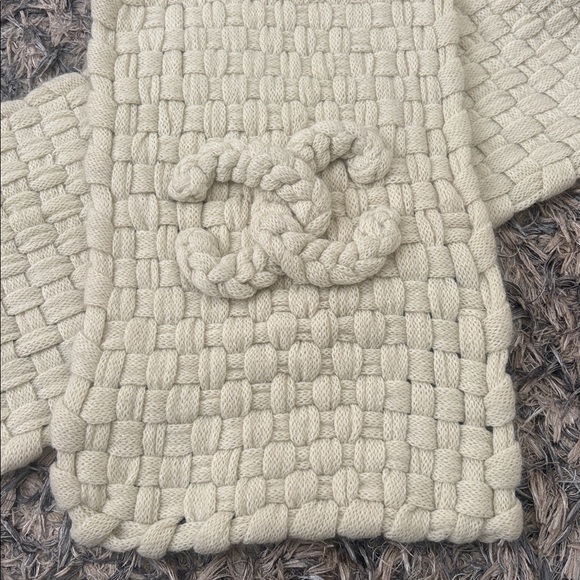 CHANEL Cream Textured Scarf - Picture 11 of 11